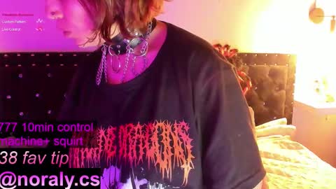 Snapshot of hey_noraly chatting on October 19, 2025, 4:13 am Noraly online show from October 19, 2025, 4:13 am