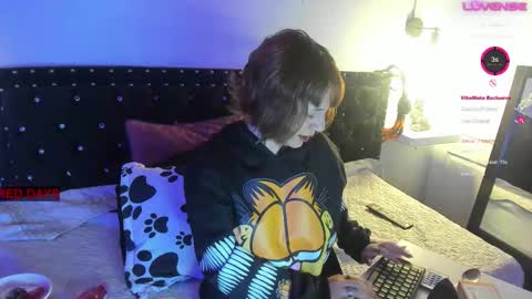 Snapshot of hey_noraly chatting on November 2, 2025, 4:59 am Noraly online show from November 2, 2025, 4:59 am