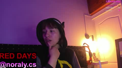 Snapshot of hey_noraly chatting on November 3, 2025, 4:03 am Noraly online show from November 3, 2025, 4:03 am