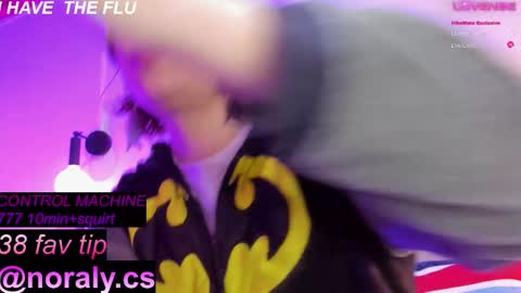 Snapshot of hey_noraly chatting on November 14, 2025, 4:44 am Noraly online show from November 14, 2025, 4:44 am