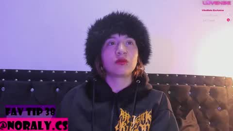 Noraly  online show from December 2, 2025, 4:07 am