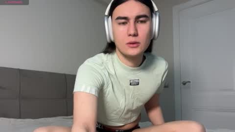 Snapshot of heyalena chatting on February 3, 2026, 7:13 am heyalena online show from February 3, 2026, 7:13 am