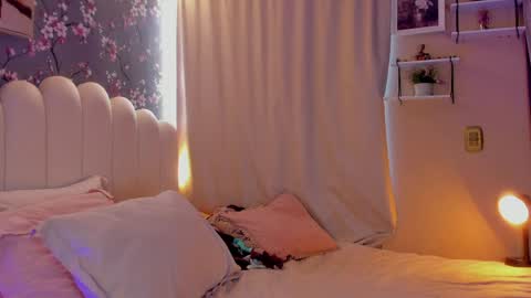 Snapshot of heymartina chatting on June 8, 2026, 2:06 pm Martina Ricci Show schedule Monday to Friday 8am colombia time I work some weekends online show from June 8, 2026, 2:06 pm