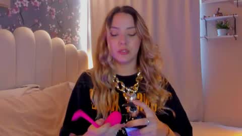 Martina Ricci Show schedule Monday to Friday 8am colombia time I work some weekends  online show from June 24, 2026, 2:49 pm