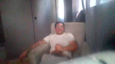 heythere925678 online show from April 19, 2026, 8:22 pm