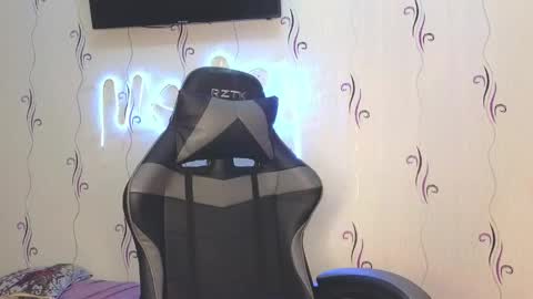 Snapshot of heyy_baddie chatting on May 19, 2026, 1:56 am Heyy baddie online show from May 19, 2026, 1:56 am