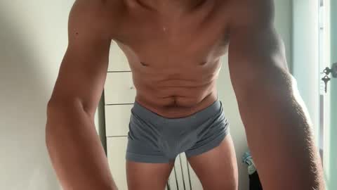 hhernan1 online show from April 3, 2026, 8:51 pm