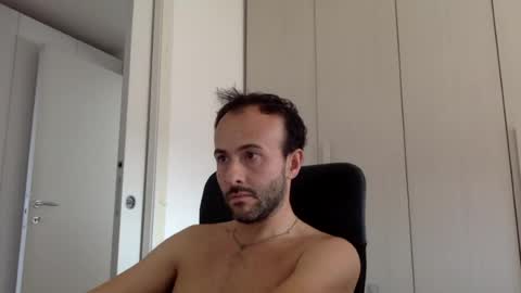 Snapshot of hhombre chatting on July 17, 2026, 8:32 am hhombre online show from July 17, 2026, 8:32 am