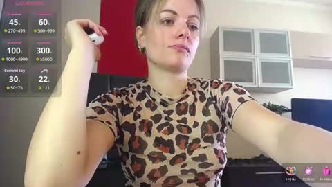 Snapshot of hi_bye_ chatting on July 3, 2026, 9:27 am Lina online show from July 3, 2026, 9:27 am