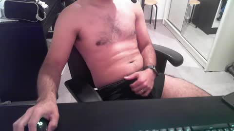 Snapshot of hi_im_chuck chatting on January 22, 2025, 6:10 am hi_im_chuck online show from January 22, 2025, 6:10 am