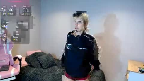 hi_scarlett online show from February 3, 2025, 12:14 pm