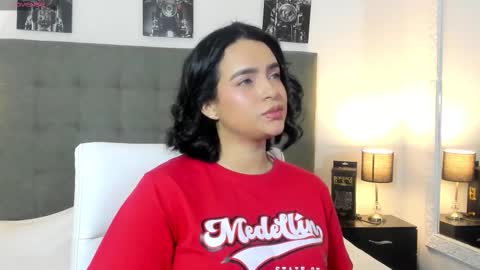 Snapshot of hilary_tailor chatting on February 6, 2026, 7:17 pm hilary_tailor online show from February 6, 2026, 7:17 pm