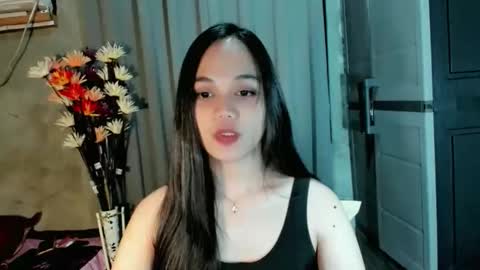 hilarymolly online show from April 16, 2026, 3:02 pm