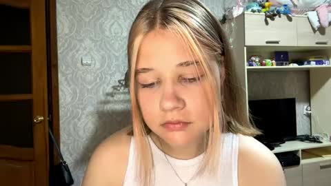 Snapshot of hildeconery chatting on May 6, 2026, 2:44 pm Julia online show from May 6, 2026, 2:44 pm
