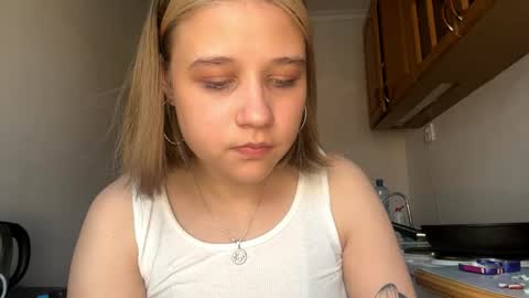 Snapshot of hildeconery chatting on May 26, 2026, 12:23 pm Julia online show from May 26, 2026, 12:23 pm
