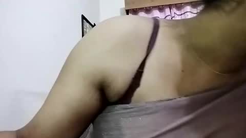 himuhimu22 online show from April 12, 2026, 9:58 am