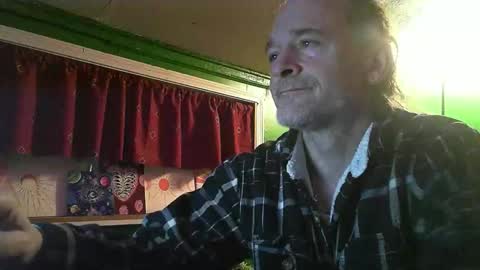 hippiedad333 online show from February 4, 2026, 4:29 am