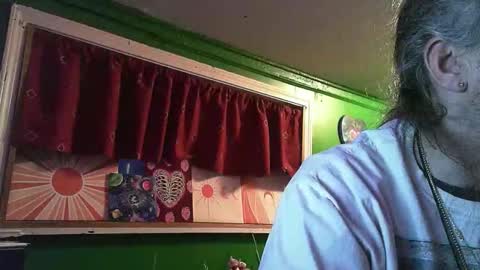 hippiedad333 online show from February 12, 2026, 11:11 pm