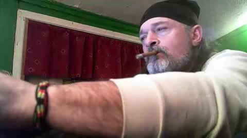 hippiedad333 online show from March 18, 2026, 1:31 am