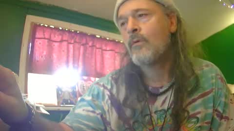 hippiedad333 online show from May 28, 2026, 10:18 pm