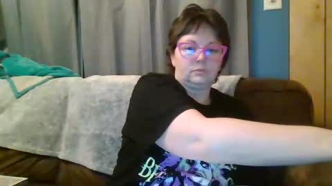 Snapshot of hippihope420 chatting on February 14, 2025, 6:02 am Bella online show from February 14, 2025, 6:02 am