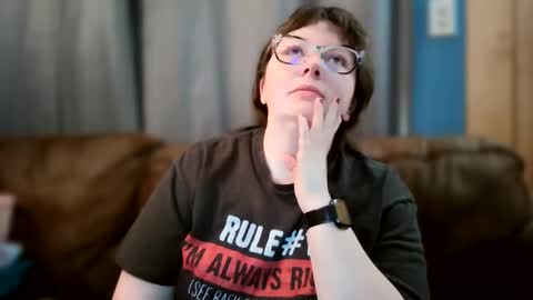 Snapshot of hippihope420 chatting on February 24, 2025, 5:00 am Bella online show from February 24, 2025, 5:00 am