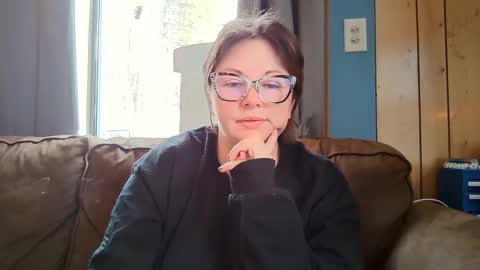 Snapshot of hippihope420 chatting on February 26, 2025, 2:46 pm Bella online show from February 26, 2025, 2:46 pm