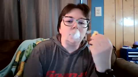 Snapshot of hippihope420 chatting on February 27, 2025, 12:02 pm Bella online show from February 27, 2025, 12:02 pm