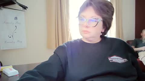 Snapshot of hippihope420 chatting on March 5, 2025, 4:02 pm Bella online show from March 5, 2025, 4:02 pm