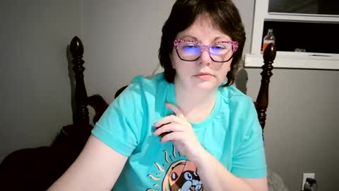 Snapshot of hippihope420 chatting on March 9, 2025, 12:42 am Bella online show from March 9, 2025, 12:42 am