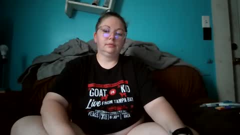 Snapshot of hippihope420 chatting on September 18, 2025, 9:28 pm Bella online show from September 18, 2025, 9:28 pm