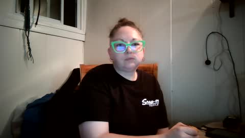 Snapshot of hippihope420 chatting on September 28, 2025, 1:11 am Bella online show from September 28, 2025, 1:11 am