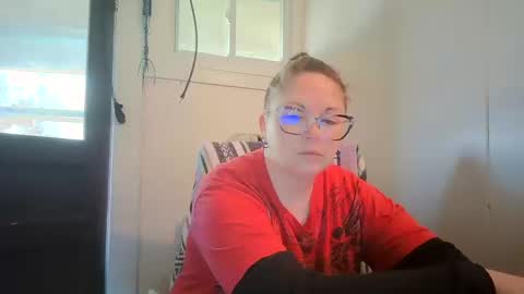 Snapshot of hippihope420 chatting on October 11, 2025, 6:50 pm Bella online show from October 11, 2025, 6:50 pm