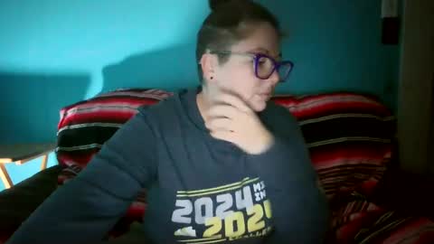 Snapshot of hippihope420 chatting on October 26, 2025, 7:25 am Bella online show from October 26, 2025, 7:25 am