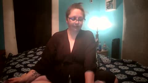 Snapshot of hippihope420 chatting on November 18, 2025, 2:06 am Bella online show from November 18, 2025, 2:06 am