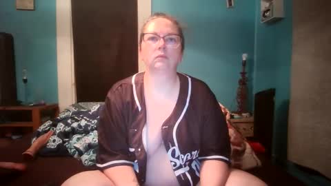 Snapshot of hippihope420 chatting on November 27, 2025, 4:03 am Bella online show from November 27, 2025, 4:03 am