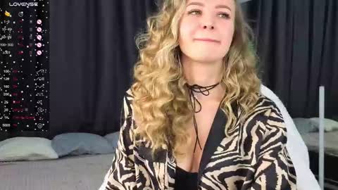 Ksenia online show from October 22, 2025, 1:06 am