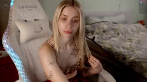 Holly online show from April 7, 2026, 6:52 pm