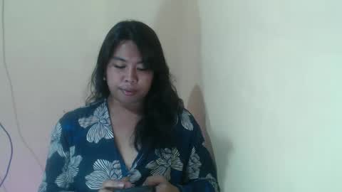 Snapshot of hoelylayla chatting on April 1, 2026, 1:01 pm Layla3 online show from April 1, 2026, 1:01 pm