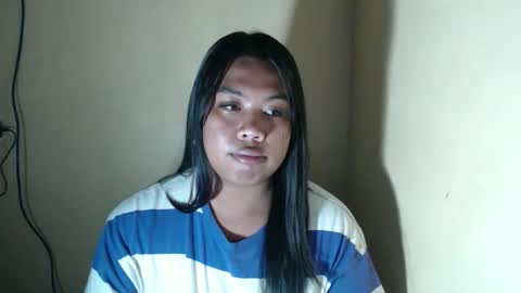 Snapshot of hoelylayla chatting on April 16, 2026, 4:24 am Layla3 online show from April 16, 2026, 4:24 am