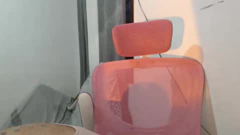 Lesley3 online show from April 9, 2026, 8:09 am