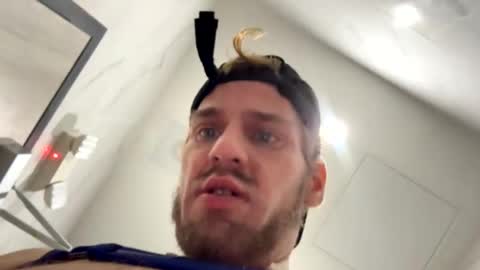 Snapshot of hoffman0189 chatting on March 5, 2026, 4:52 am hoffman0189 online show from March 5, 2026, 4:52 am