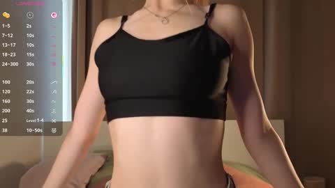 Snapshot of holayoula chatting on September 23, 2025, 8:17 am Moni Monica online show from September 23, 2025, 8:17 am