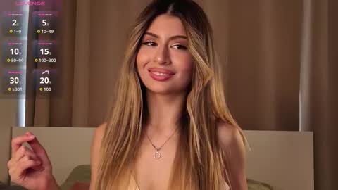 Snapshot of holayoula chatting on September 24, 2025, 8:17 am Moni Monica online show from September 24, 2025, 8:17 am