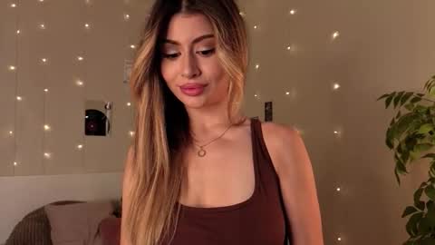 Snapshot of holayoula chatting on October 1, 2025, 8:31 am Moni Monica online show from October 1, 2025, 8:31 am