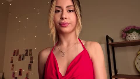 Snapshot of holayoula chatting on October 14, 2025, 8:26 am Moni Monica online show from October 14, 2025, 8:26 am