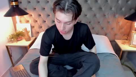 Holland online show from June 3, 2026, 1:03 pm