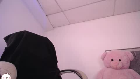 Snapshot of holly_16 chatting on November 6, 2025, 8:54 pm holly_16 online show from November 6, 2025, 8:54 pm