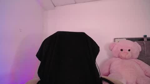 Snapshot of holly_16 chatting on November 9, 2025, 8:51 pm holly_16 online show from November 9, 2025, 8:51 pm