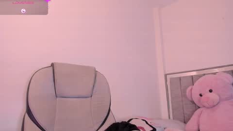 holly_16 online show from March 17, 2026, 1:10 am